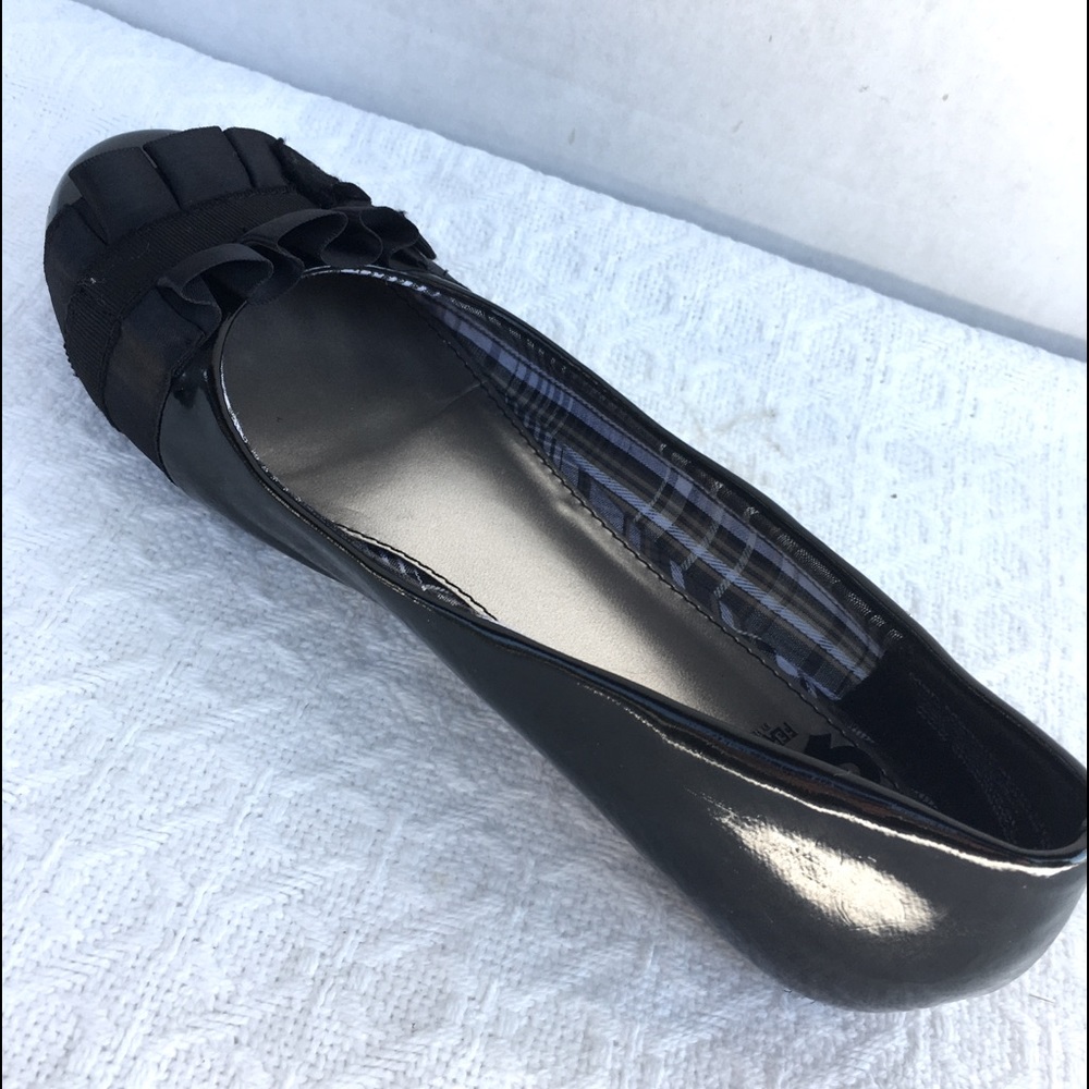 FERGALICIOS BY FERGIE ALANA BLACK PATENT LEATHER SLIP ON BALLET FLATS - Picture 8 of 12